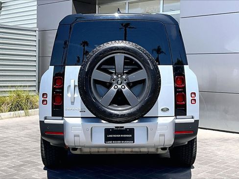 Used 2023 Land Rover Defender 130 SE image 4