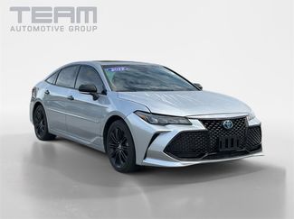 Used 2022 Toyota Avalon XSE video 1