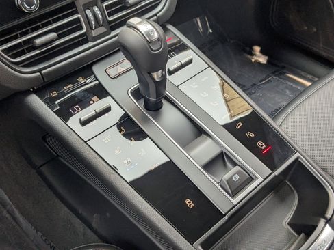 New 2025 Porsche Macan image 21