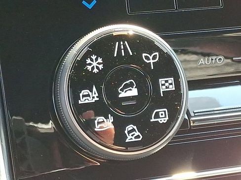 New 2026 Nissan Armada SL w/ Captain's Chari Seat Package image 21