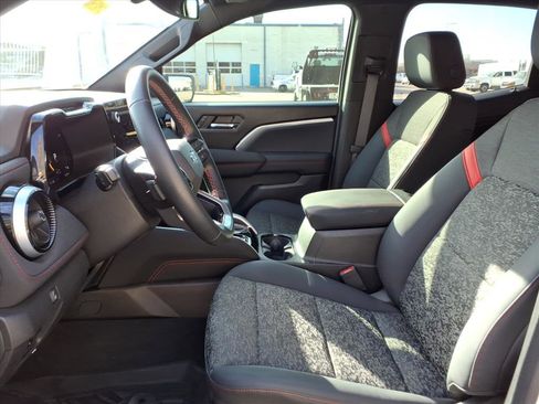 Used 2024 Chevrolet Colorado Z71 w/ Z71 Convenience Package 2 image 24