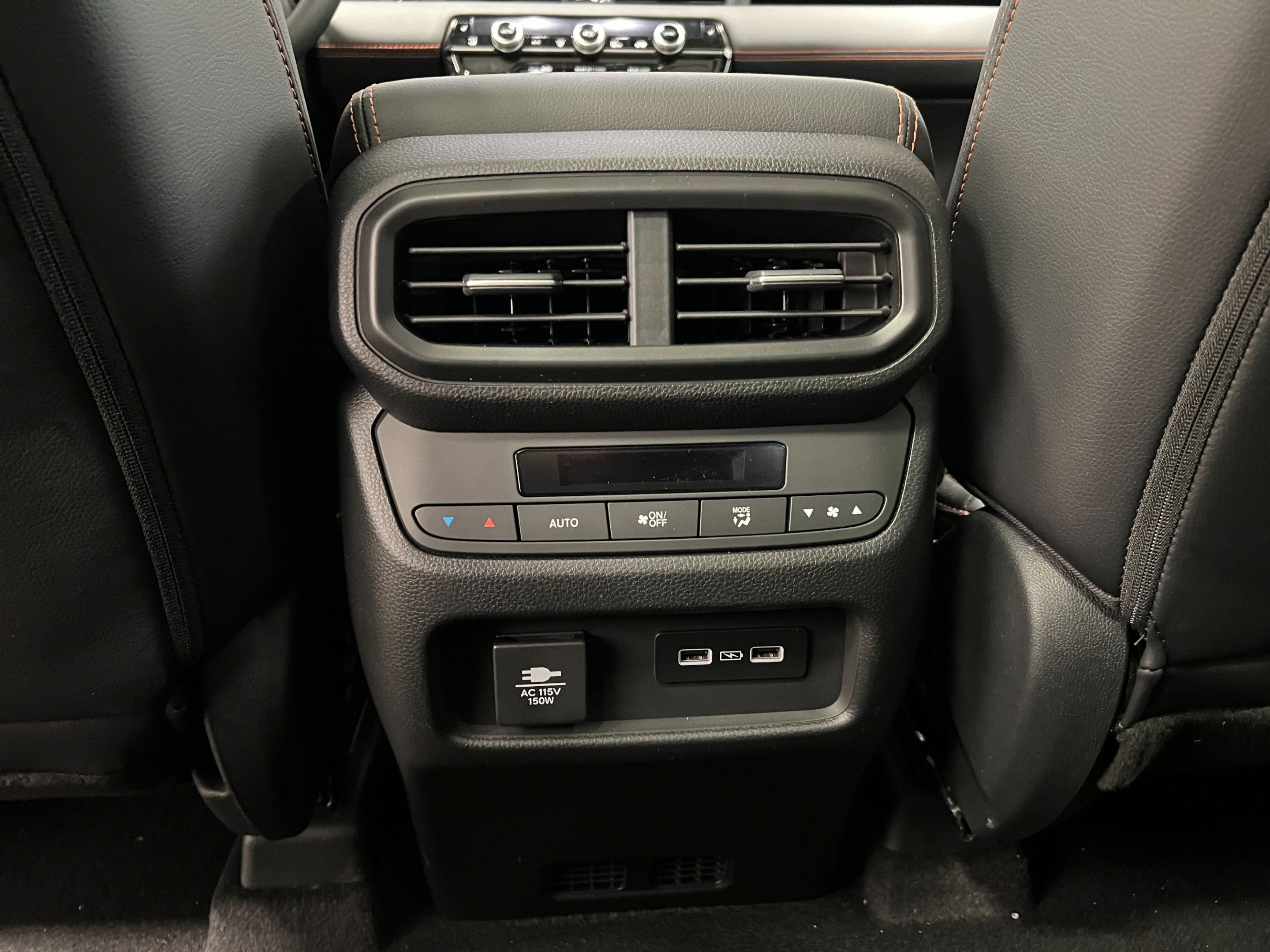 Used 2025 Honda Pilot TrailSport image 32