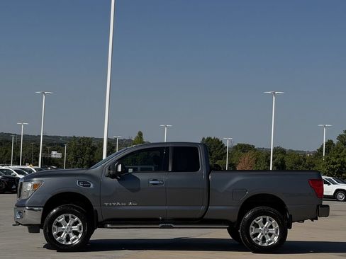Used 2017 Nissan Titan SV AWD/4WD image 3