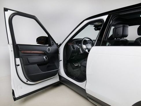 Certified 2025 Land Rover Discovery Dynamic SE AWD/4WD image 26