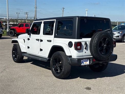 Used 2020 Jeep Wrangler Unlimited Sahara image 4