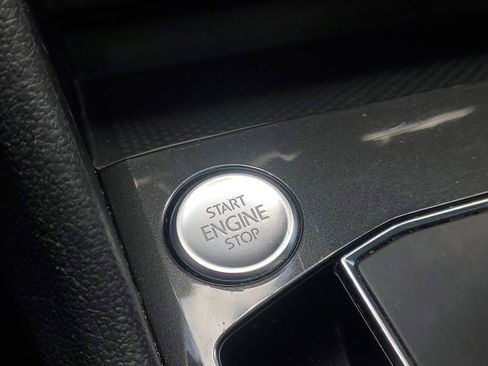 Used 2018 Volkswagen Tiguan SE image 31