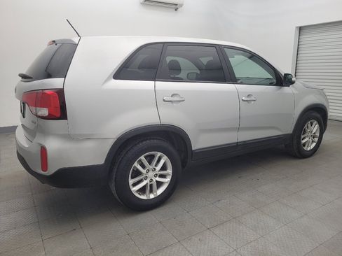 Used 2015 Kia Sorento LX image 10
