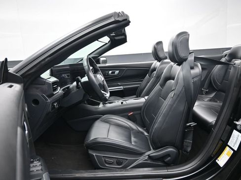 Used 2025 Ford Mustang Premium image 25