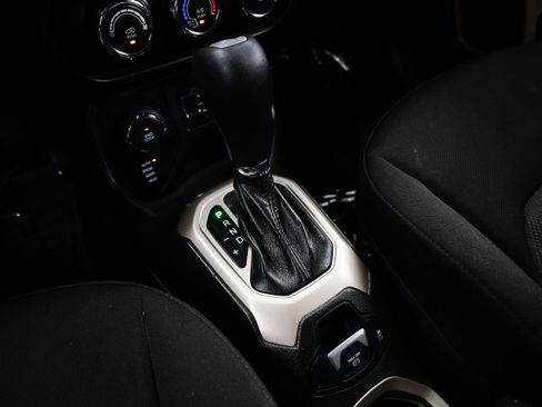 Used 2017 Jeep Renegade Latitude w/ Cold Weather Group AWD/4WD image 21