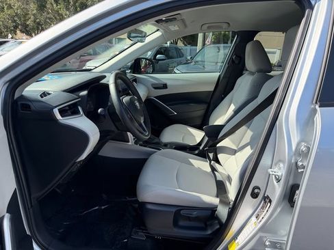Used 2025 Toyota Corolla Cross LE FWD image 10