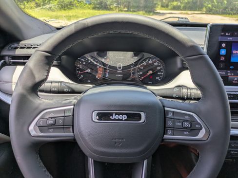 Used 2025 Jeep Compass Limited AWD/4WD image 22