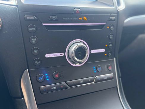 Used 2019 Ford Edge Titanium w/ Equipment Group 301A FWD image 19