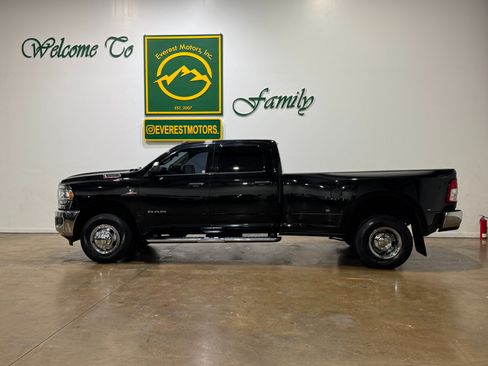 Used 2020 RAM 3500 Tradesman w/ Chrome Appearance Group image 5
