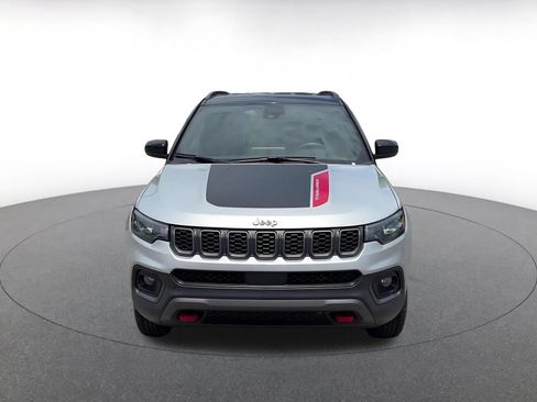 Used 2025 Jeep Compass Trailhawk AWD/4WD image 3