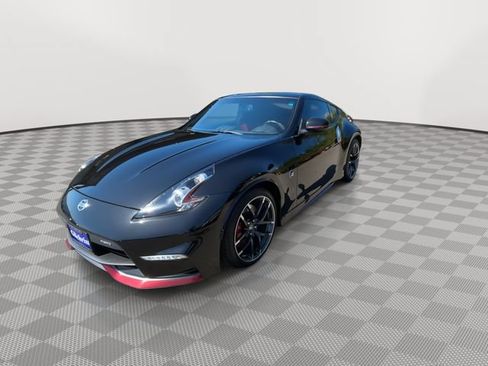 Used 2015 Nissan 370Z NISMO RWD image 3