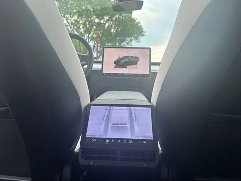 Used 2022 Tesla Model Y Long Range AWD/4WD image 17