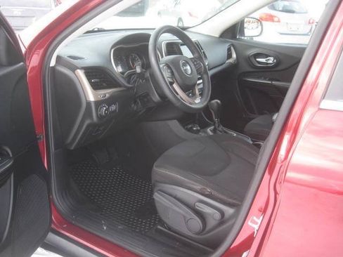 Used 2015 Jeep Cherokee Latitude w/ Cold Weather Group AWD/4WD image 16