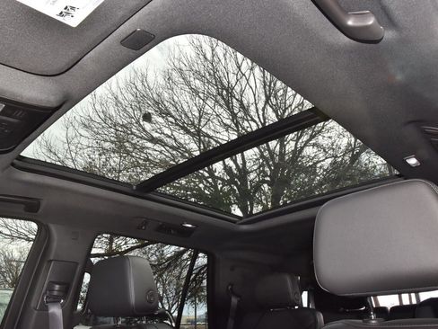 Used 2021 Chevrolet Tahoe Z71 w/ Z71 Signature Package image 34