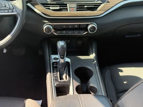 Used 2025 Nissan Altima 2.5 SV FWD image 14