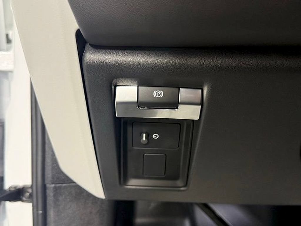 New 2025 Land Rover Defender 130 X-Dynamic SE AWD/4WD image 39