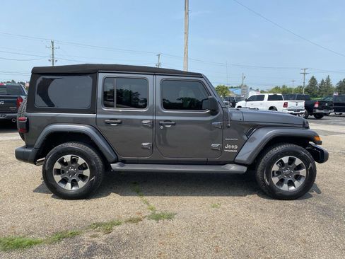 Used 2022 Jeep Wrangler Unlimited Sahara w/ Cold Weather Group AWD/4WD image 6