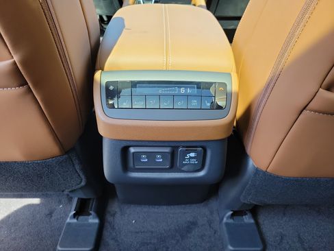 New 2026 Nissan Pathfinder Platinum AWD/4WD image 15