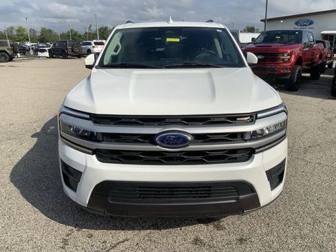 Used 2024 Ford Expedition Max XLT AWD/4WD image 3