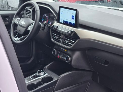 Certified 2022 Ford Escape SE w/ Cold Weather Package image 7