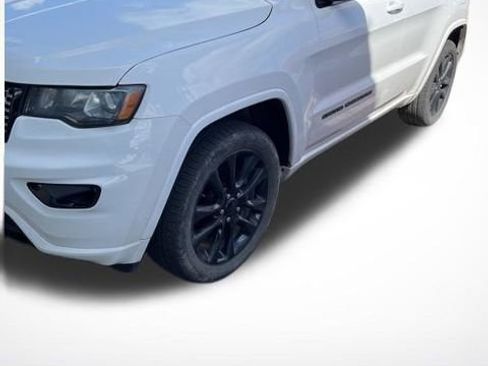 Used 2018 Jeep Grand Cherokee Altitude image 1