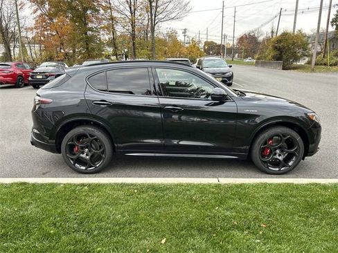 New 2025 Alfa Romeo Stelvio Sprint image 9