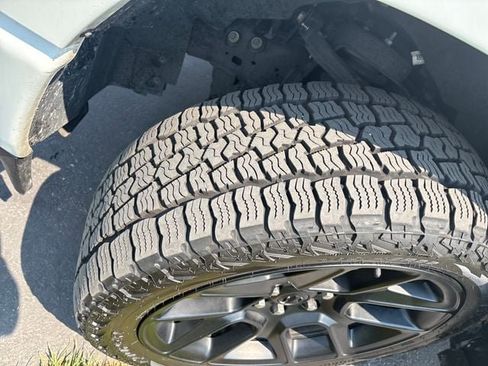 Used 2024 RAM 1500 Laramie AWD/4WD image 30