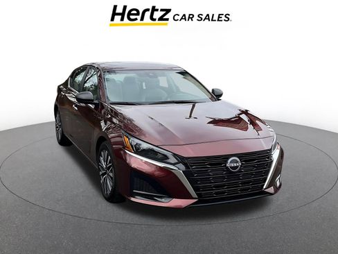 Used 2025 Nissan Altima 2.5 SV image 1