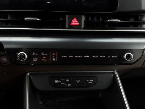 Used 2026 Kia Carnival FWD image 30