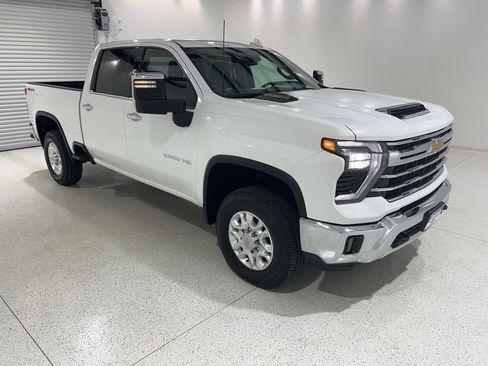 Used 2024 Chevrolet Silverado 2500 LTZ AWD/4WD image 7