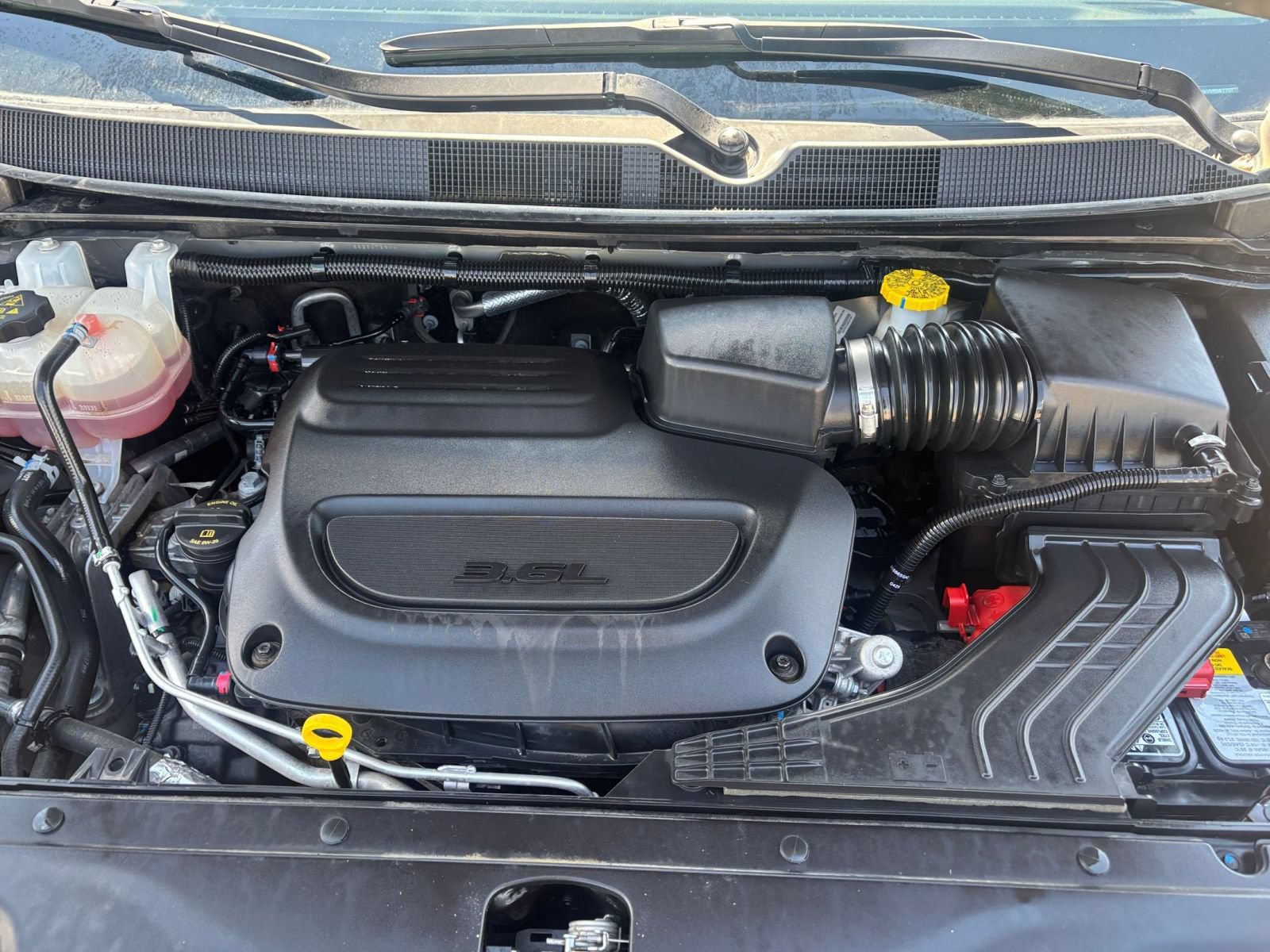 Used 2025 Chrysler Pacifica Limited FWD image 36