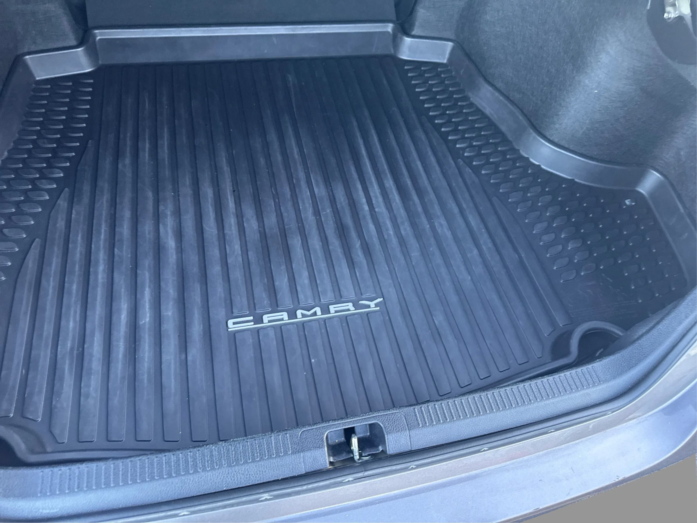 Used 2019 Toyota Camry LE FWD image 14