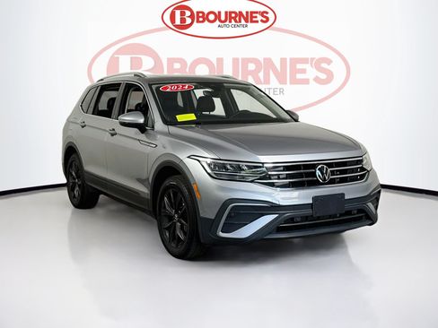 Used 2024 Volkswagen Tiguan SE AWD/4WD image 1