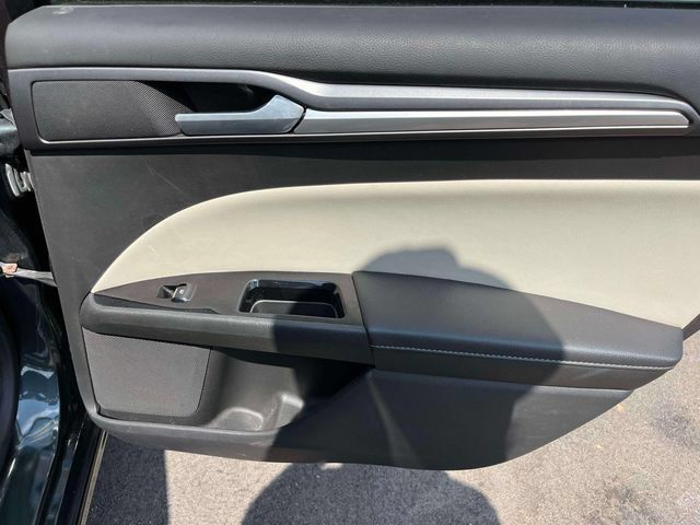 Used 2015 Ford Fusion Titanium FWD image 19