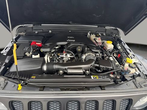 Used 2020 Jeep Wrangler Unlimited Sahara AWD/4WD image 21