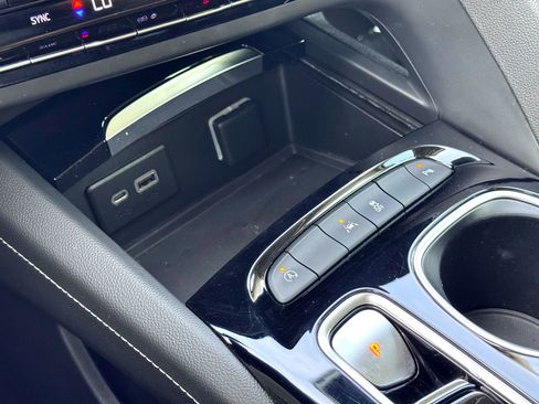 Used 2022 Buick Envision Essence w/ Sport Touring Package image 24