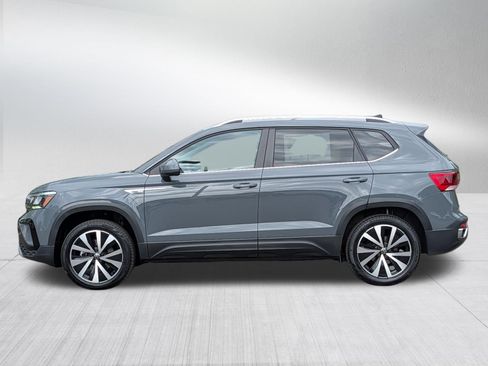 Used 2022 Volkswagen Taos SE w/ Driver Assistance Package AWD/4WD image 4