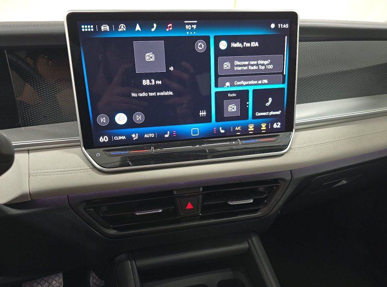Used 2025 Volkswagen Tiguan SE AWD/4WD image 5