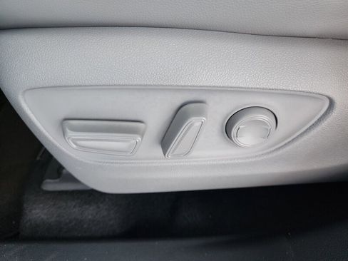 Used 2022 Toyota Highlander XLE image 25