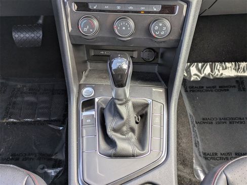 Used 2024 Volkswagen Tiguan Wolfsburg Edition image 20