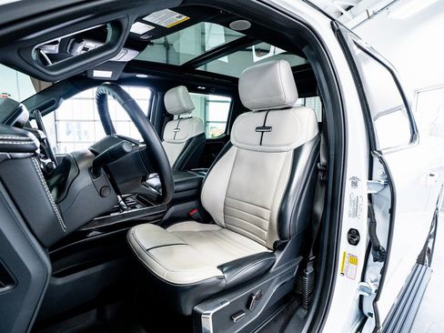 Used 2023 Ford F150 Lightning Platinum image 35