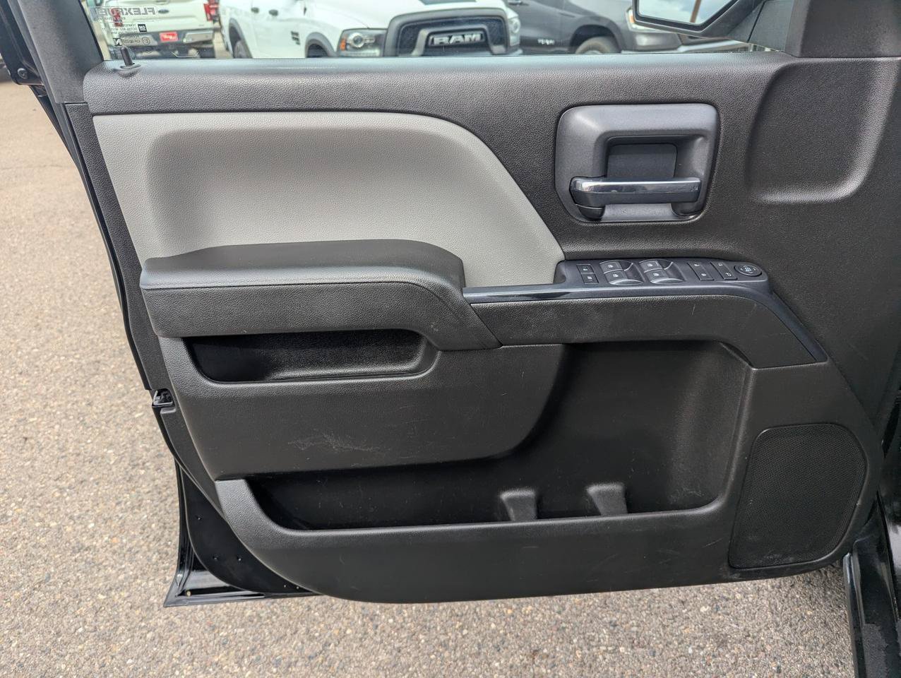 Used 2018 Chevrolet Silverado 1500 Custom w/ Custom Convenience Package AWD/4WD image 9