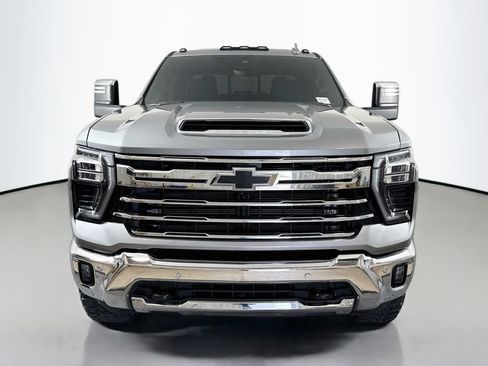 Used 2025 Chevrolet Silverado 2500 LTZ w/ LTZ Premium Package AWD/4WD image 2
