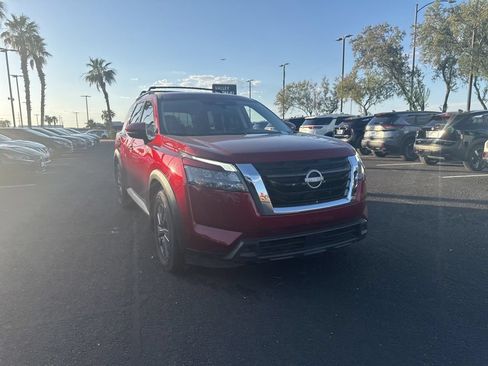 Used 2024 Nissan Pathfinder SV AWD/4WD image 3