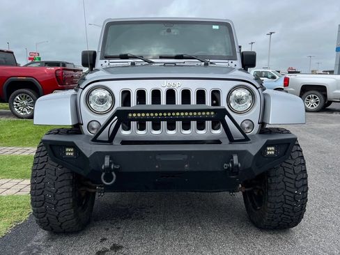 Used 2018 Jeep Wrangler Unlimited Sahara AWD/4WD image 3
