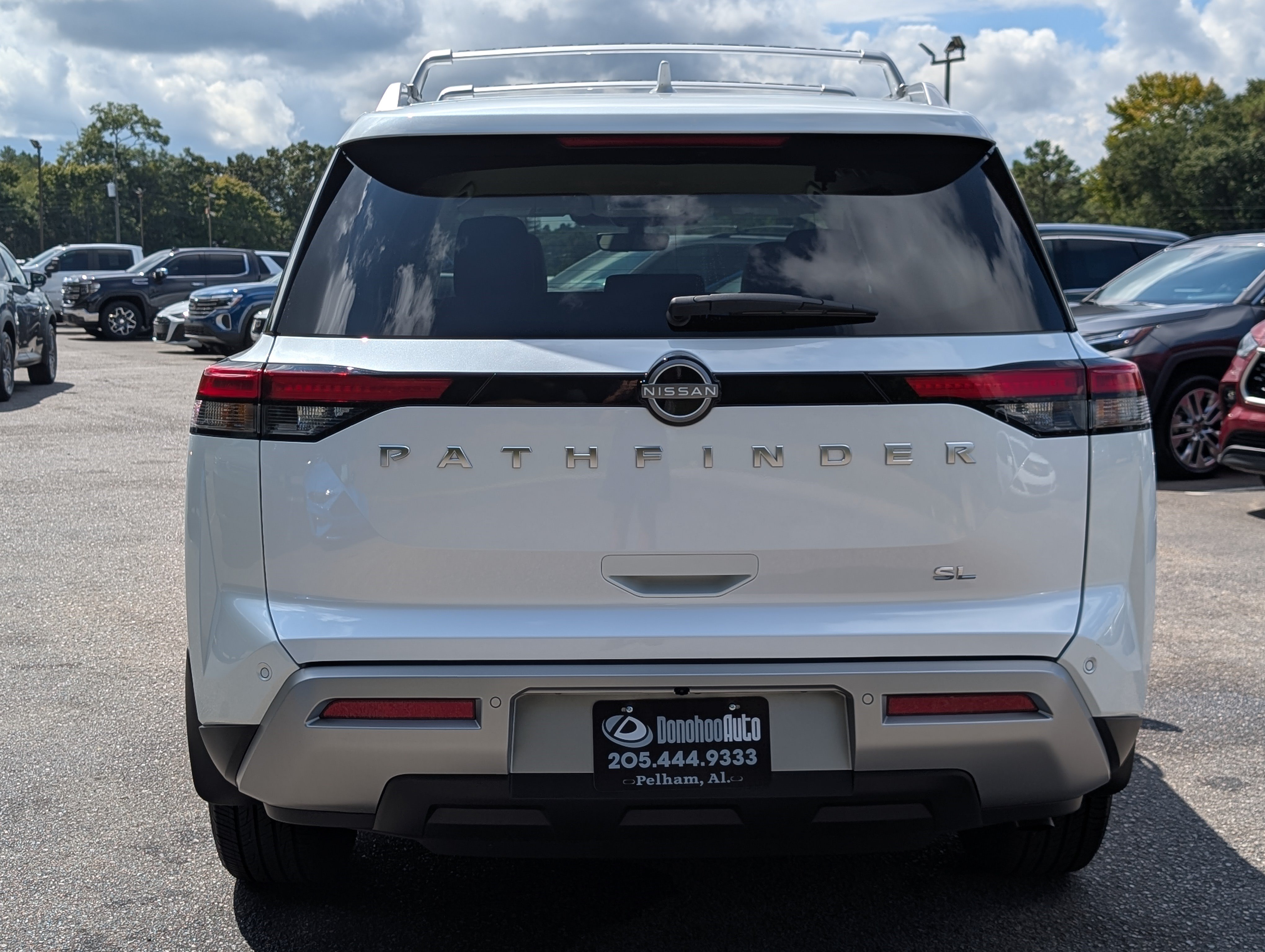 Used 2025 Nissan Pathfinder SL FWD image 8